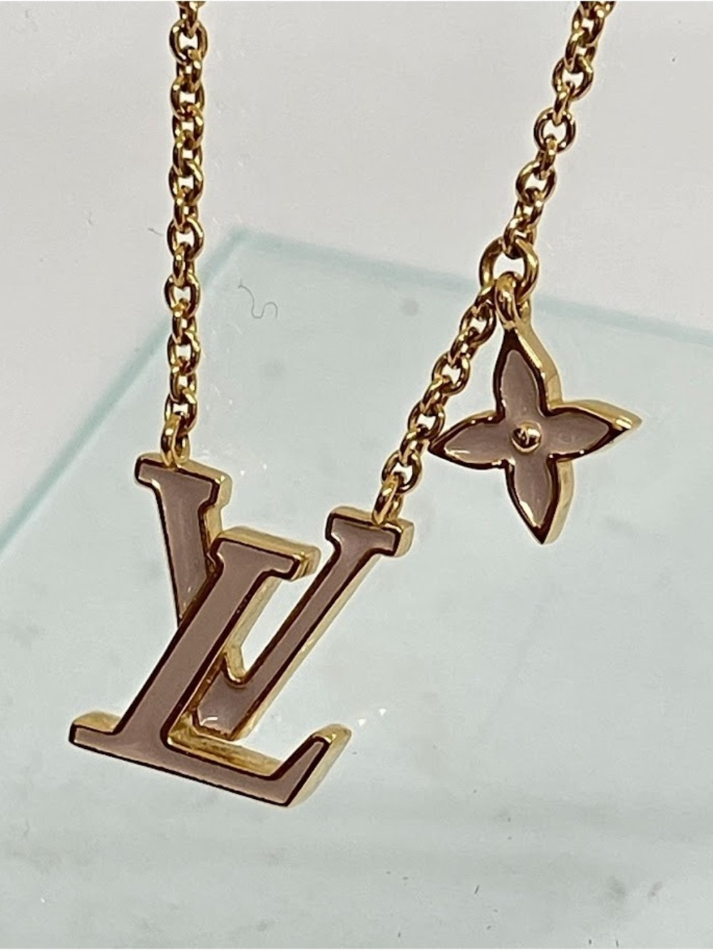 LOUIS VUITTON Louis Vuitton
MO2146 Necklace LV Icone Enamel
× GP